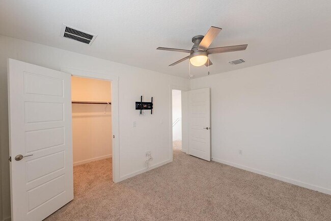 Building Photo - 2901 Louris Ln