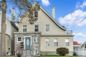 Building Photo - 520 River Ave