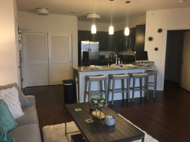 Building Photo - 2671 Showplace Dr