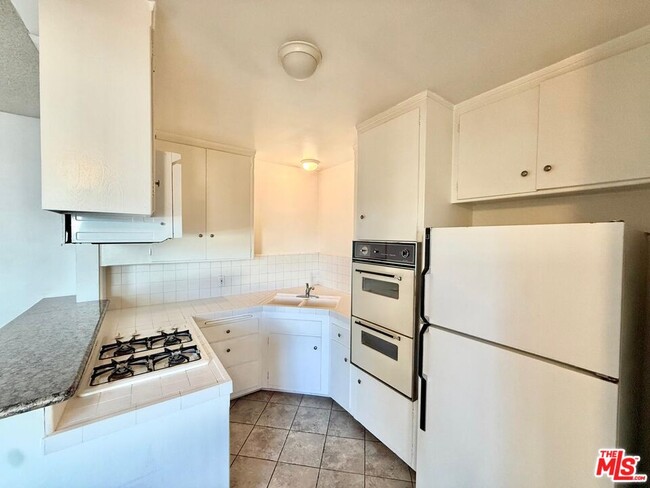 Building Photo - 127 Loma Vista St