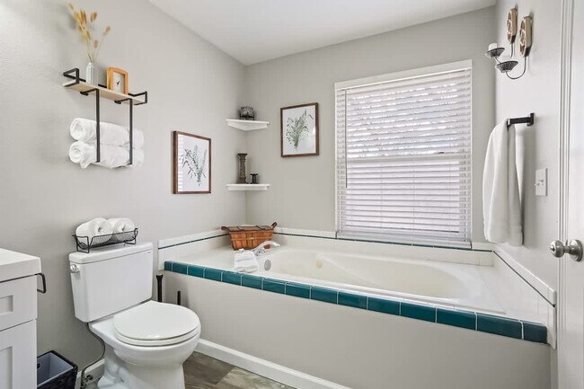 Building Photo - 1619 Ruby Ct