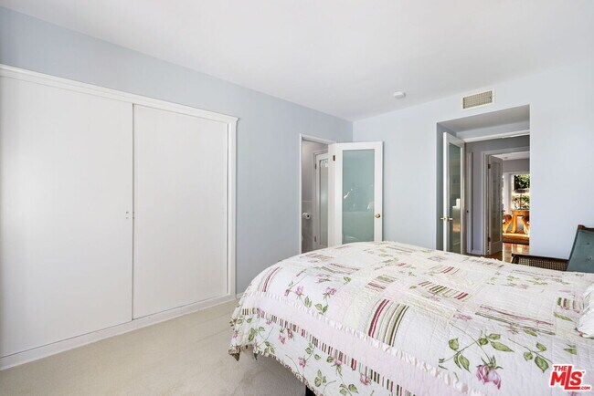 Building Photo - 11215 Sunset Blvd