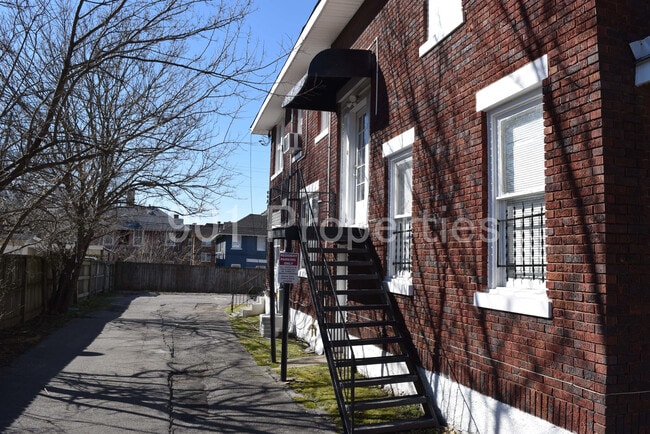 Building Photo - 167 N Willett St
