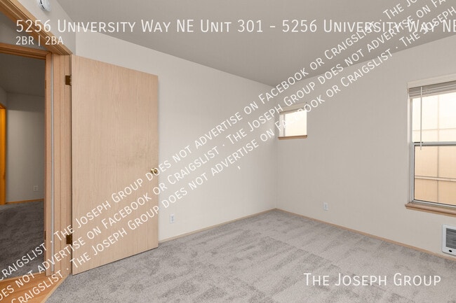 Building Photo - 5256 University Wy NE