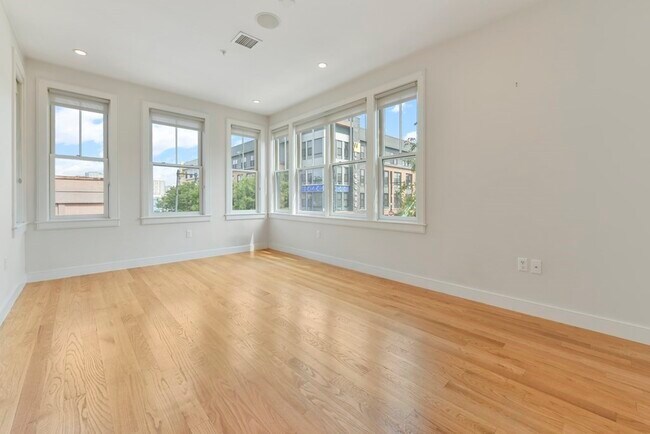 Building Photo - 283 C St