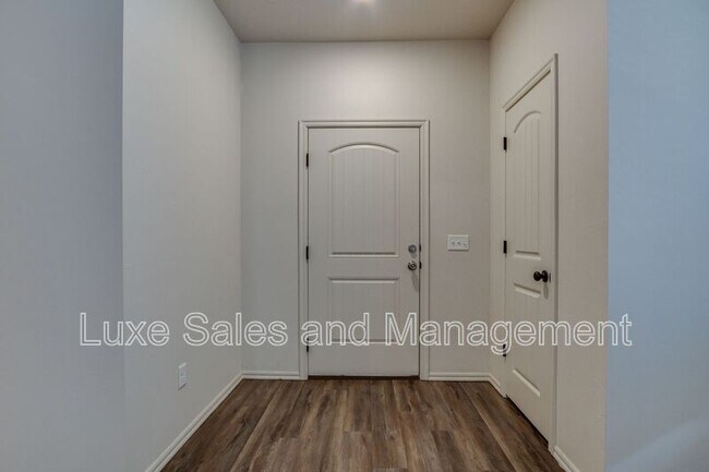 Building Photo - 437 Chalk Hill Ct