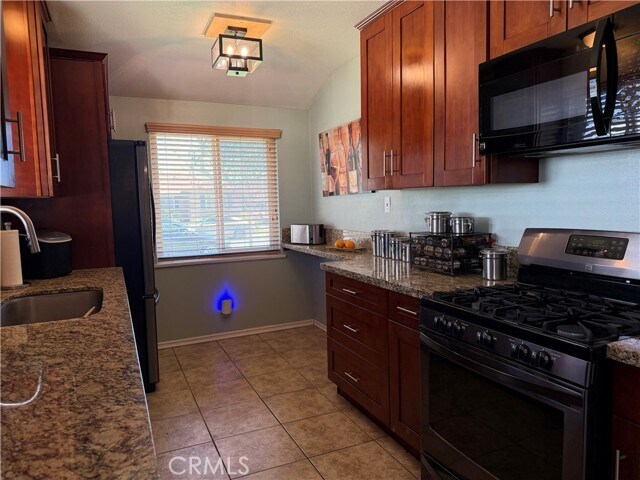 Building Photo - 9406 Rose Ave