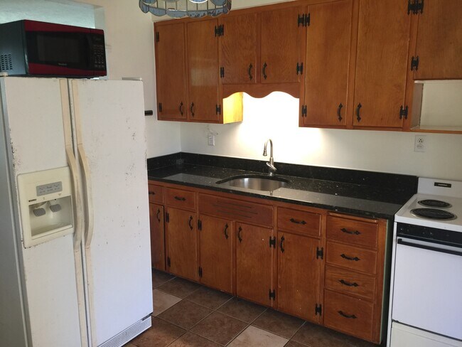 Building Photo - 3310 New England St