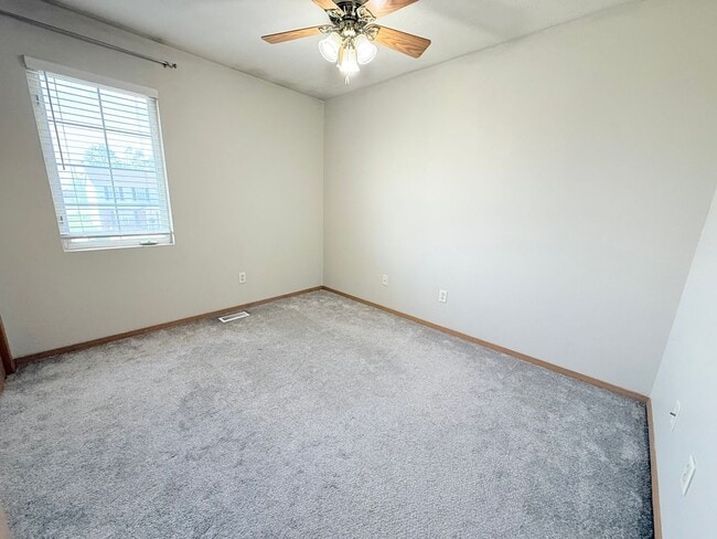 Building Photo - Spacious 3-Bedroom Townhome  – East Bloomi...