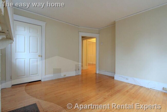 Building Photo - 8 Craigie Cir