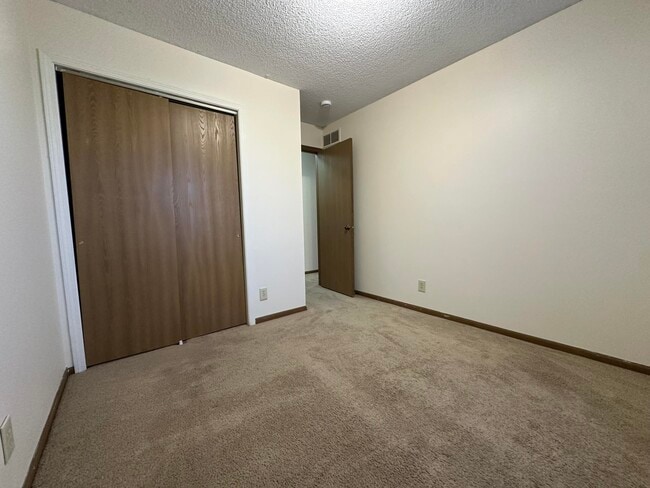 Building Photo - 926 W Belmont-