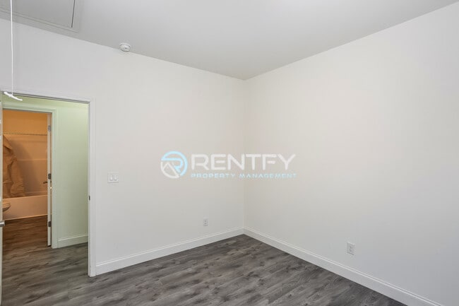 Building Photo - 119 Walnut St