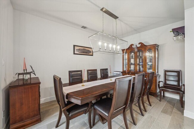 Building Photo - 9823 Magnolia Ests Ln