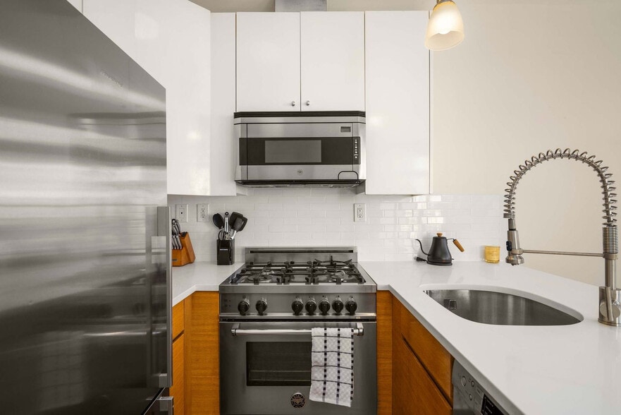 Building Photo - 140 Broadway-SI ID1298277P