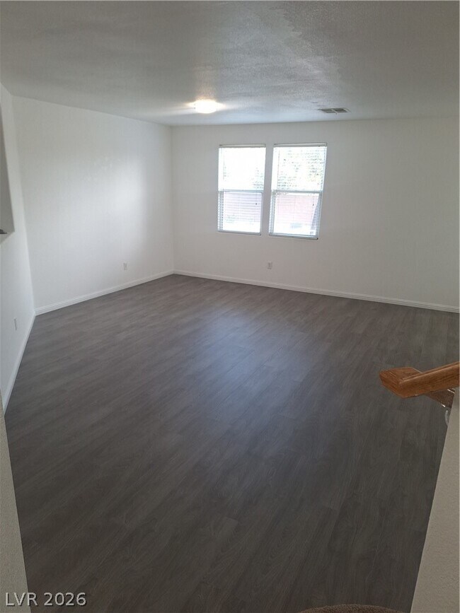 Building Photo - 304 Raptors View Ave