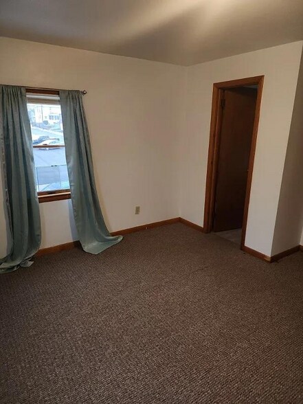 Building Photo - 20 W College Ave