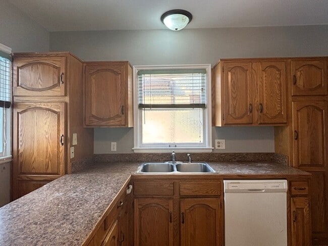 Building Photo - Super Cute 4BR/1 BA Single-Family Home in a Great St. Paul Neighborhood!