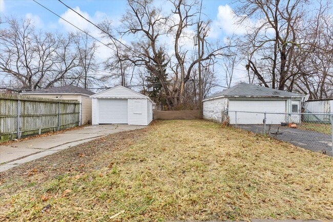 Building Photo - 11059 Lakepointe St