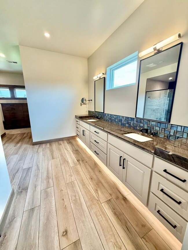 Building Photo - Luxury Golf Retreat in Berthoud with Breat...