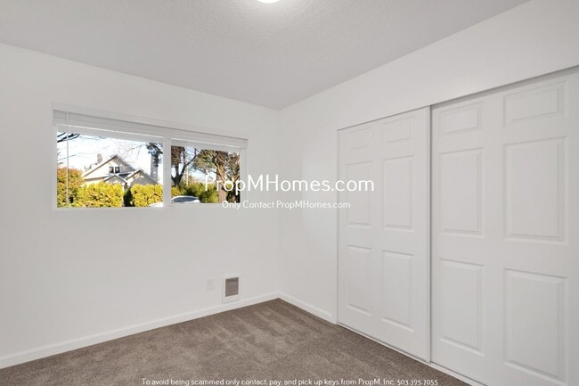 Building Photo - Fully Updated Three Bedroom Home in SE!