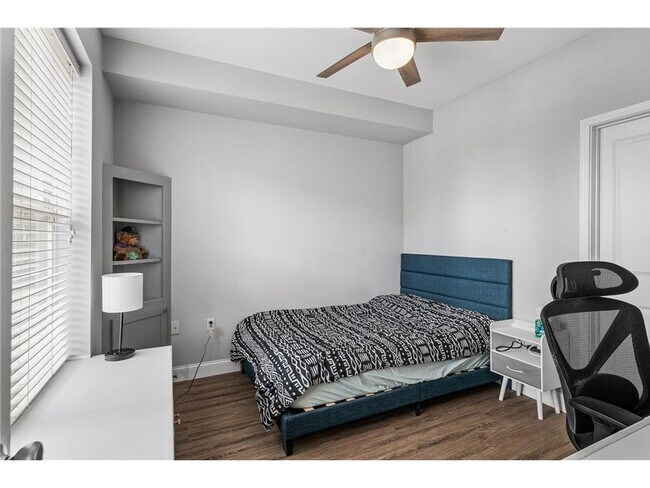 Building Photo - Sparkling 2 Bedroom Condo in Southwest Sta...