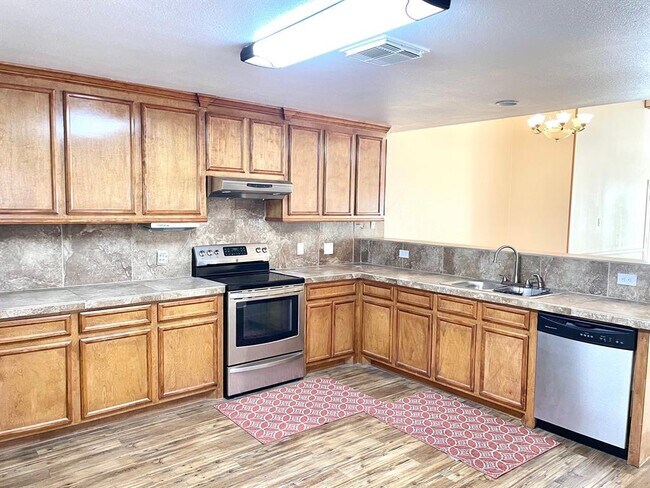 Building Photo - 3258 Meadway Dr