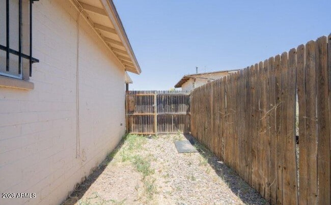 Building Photo - 511 N Brown Ave
