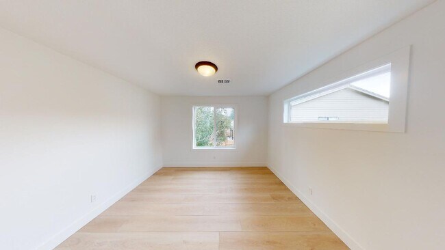 Building Photo - *Contemporary Home, Stylish Luxury, Centra...