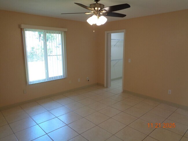 Building Photo - VERY WELL MAINTAINED FLORIDA SHORES 2BR 1BA DUPLEX FOR RENT