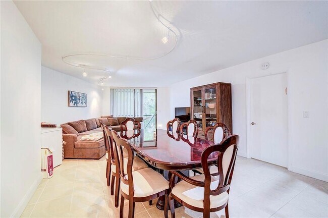 Building Photo - 3800 N Hills Dr
