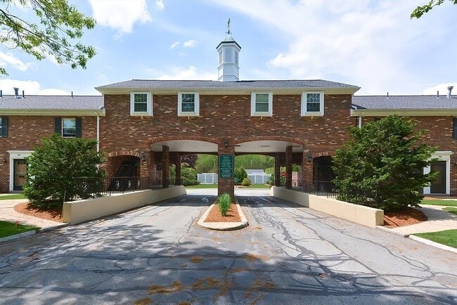 Building Photo - 202 Windsor Dr N