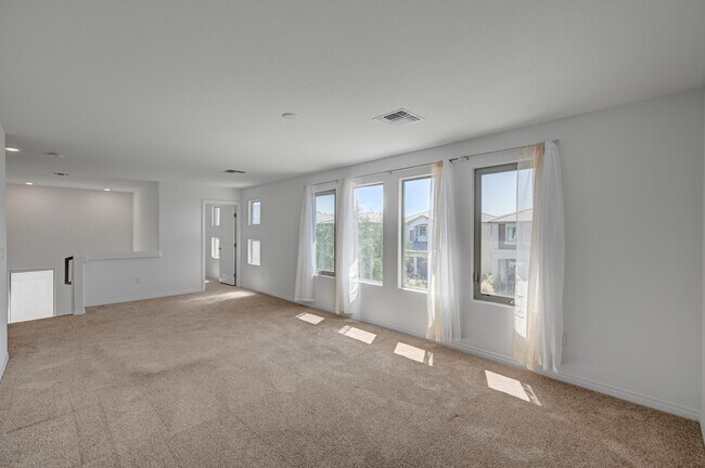 Building Photo - 630 Great River Ave