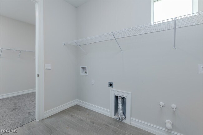 Building Photo - 374 Spg Hl Lk Lp