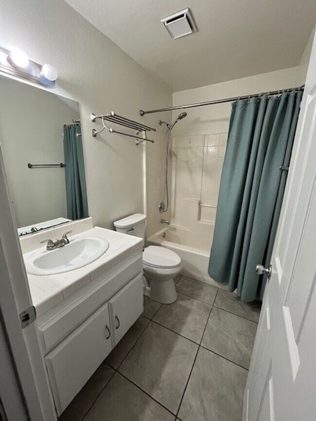 Building Photo - 3502 Southpass Dr