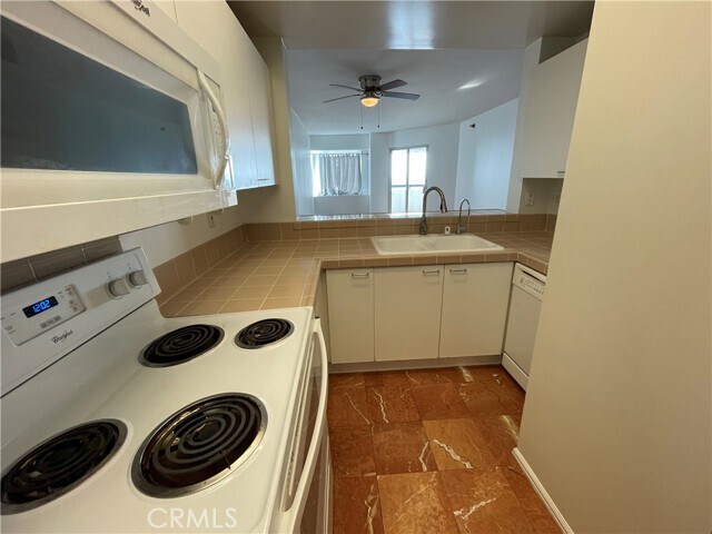 Building Photo - 525 E Seaside Way