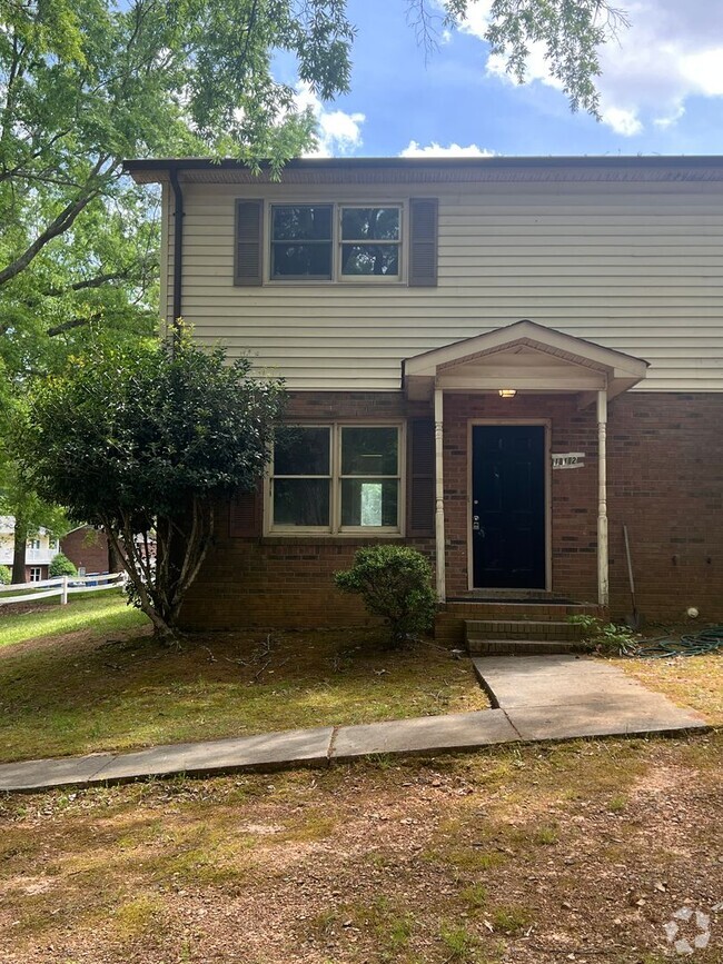 Building Photo - 2 Bedroom Duplex Available (Wingate)