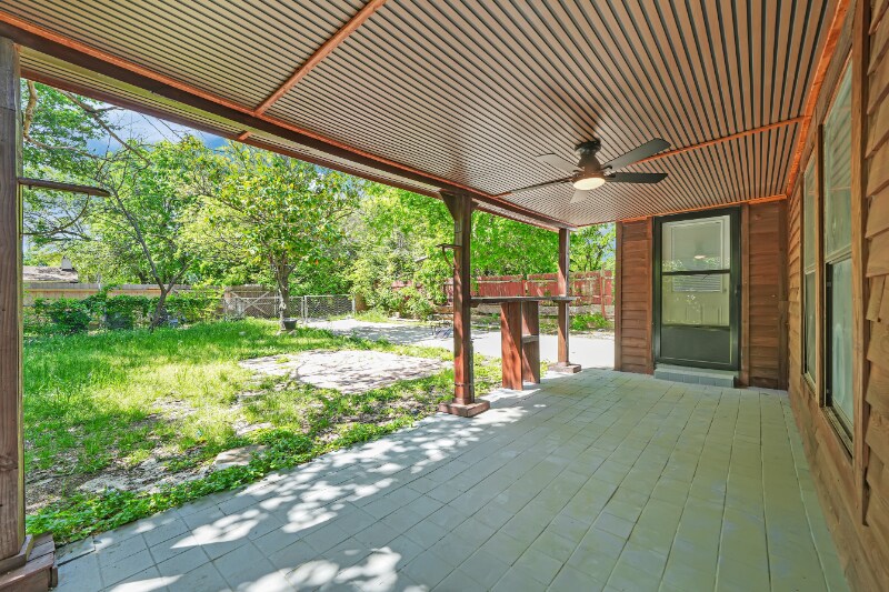 Building Photo - 4622 Bayview Dr