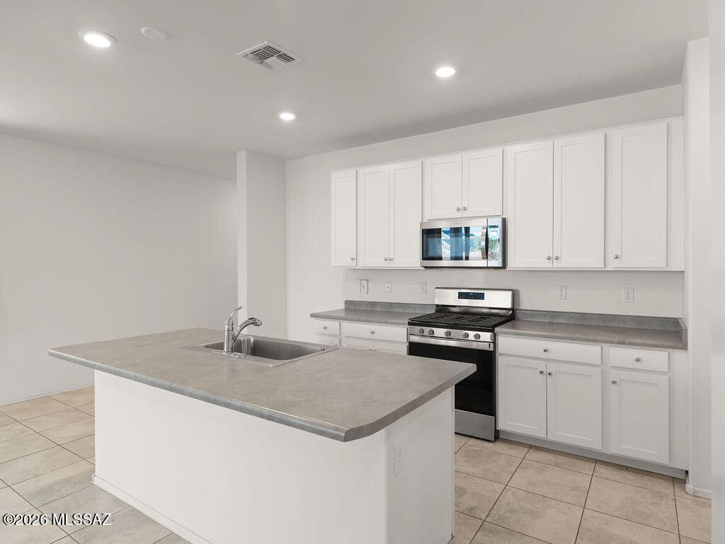 Building Photo - 7996 S Golden Bell Dr