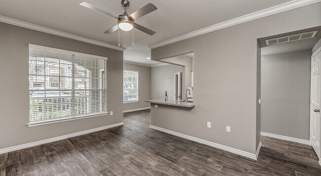 Building Photo - 938 Kingwood Drive Unit 624