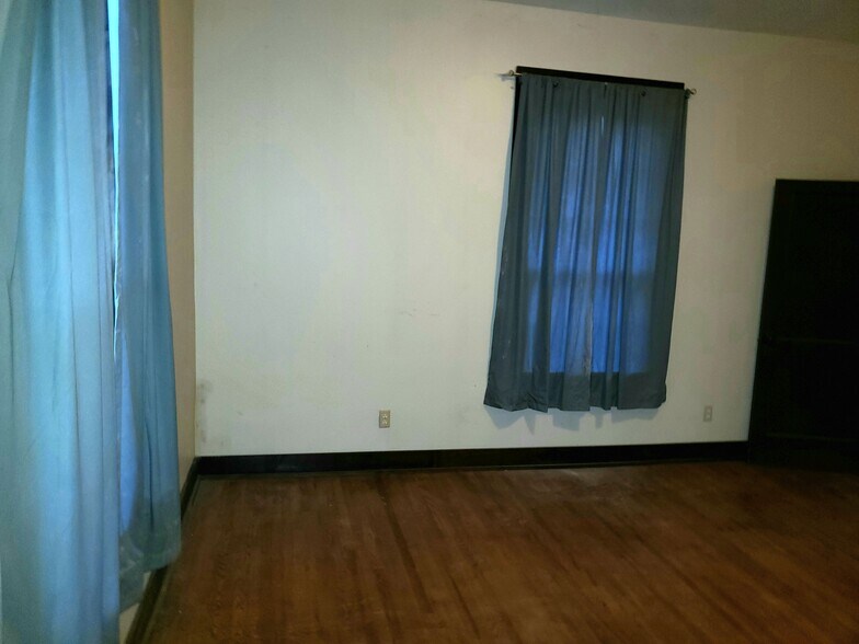 Building Photo - 1422 Coker Ave