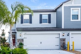 Building Photo - 2865 Coach Manors Way