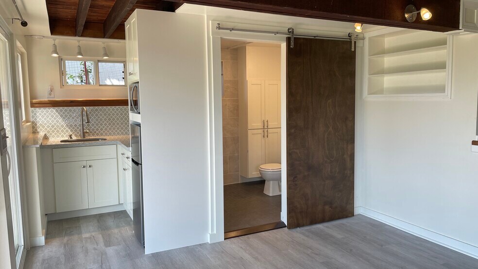 towards kitchen & bathroom - 1676 Kamamalu Ave