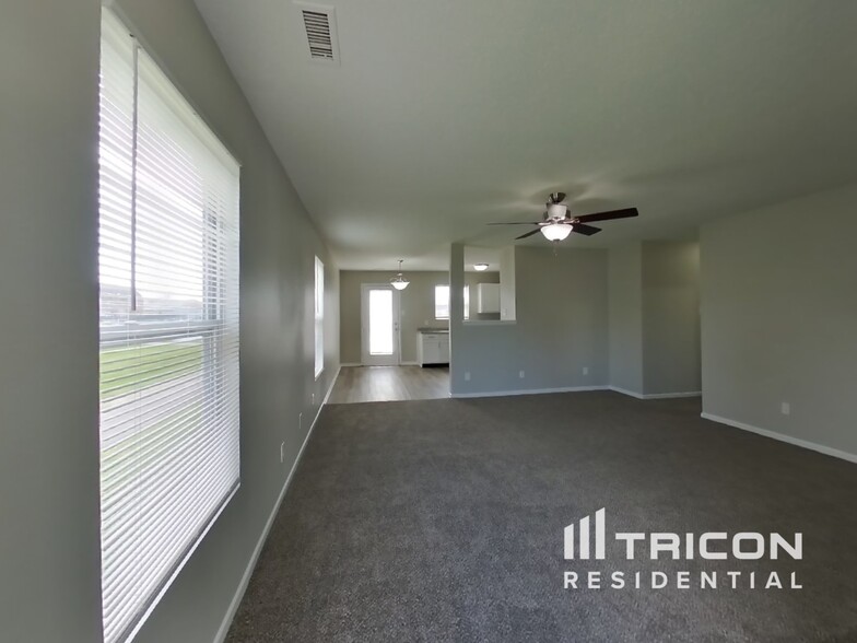 Building Photo - 2869 Ludwig Dr