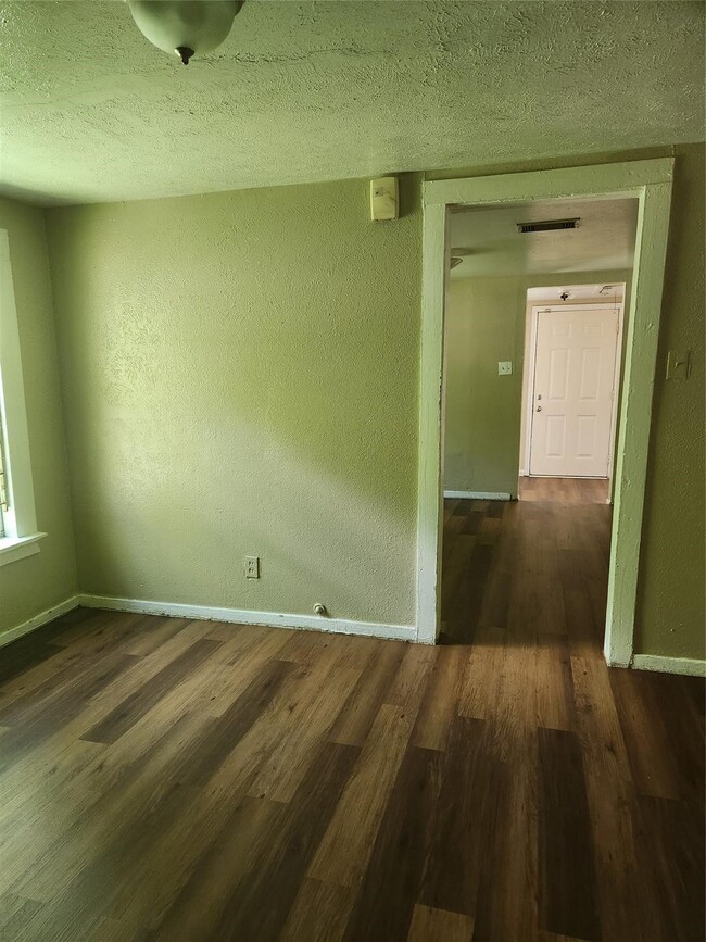Building Photo - 4827 Shreveport Blvd