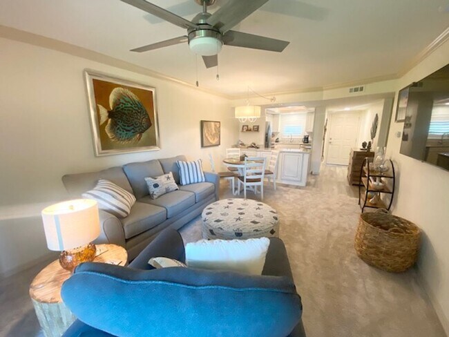 Building Photo - 2 bedroom 2 bathroom furnished seasonal rental