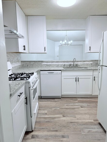 Building Photo - 1210 Oakplace Dr SW