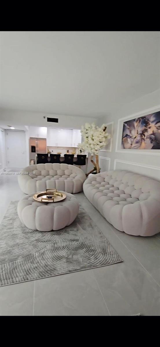 Building Photo - 1000 W Island Blvd