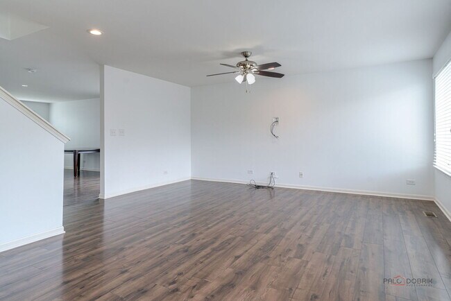 Building Photo - 202 Minuet Cir