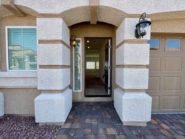 Building Photo - BEAUTIFUL 5 BED 3.5 BATH 3 FLOORS 2 CAR GARAGE SINGLE FAMILY HOME W/ LARGE LOFT & BACKYARD FOR RENT!