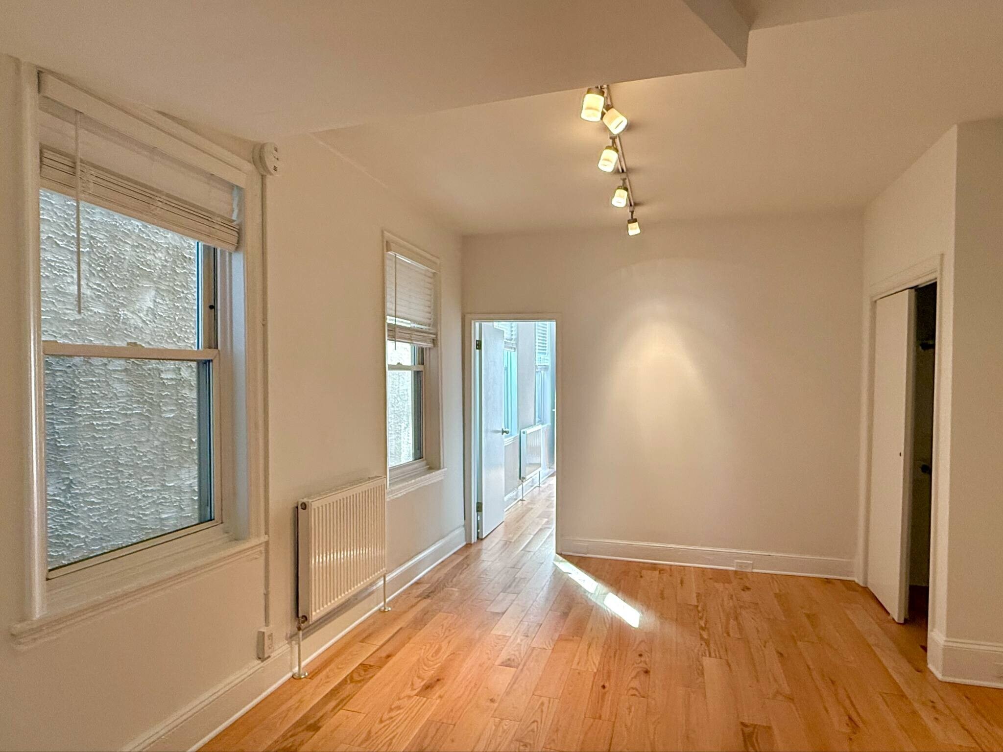 Building Photo - 726 S 19th St